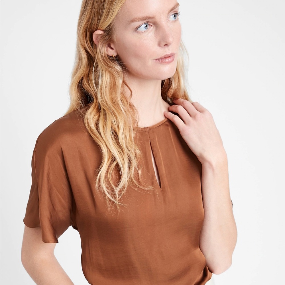 NWOT Banana Republic Satin Keyhole Top